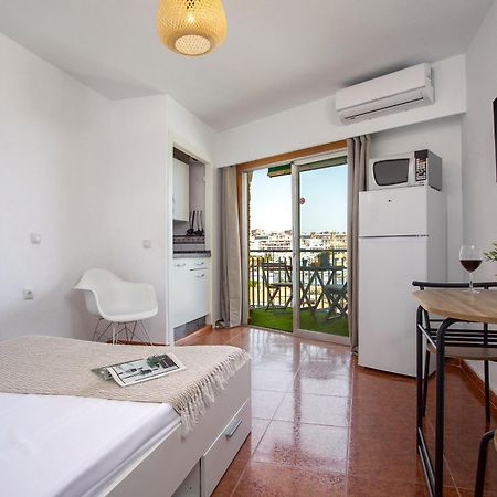 Sunstay Loft Seaview เบนัลมาเดนา ภายนอก รูปภาพ